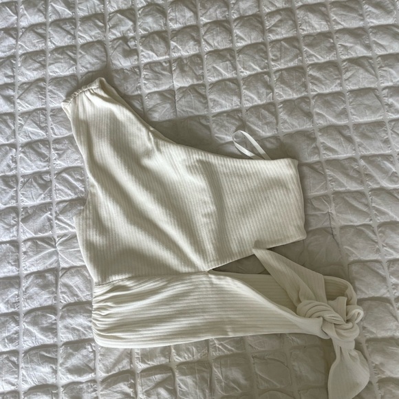 Lovers + Friends White Asymmetrical Tie Front Crop Top - Picture 2 of 6